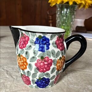 Gez Gesch berry pitcher